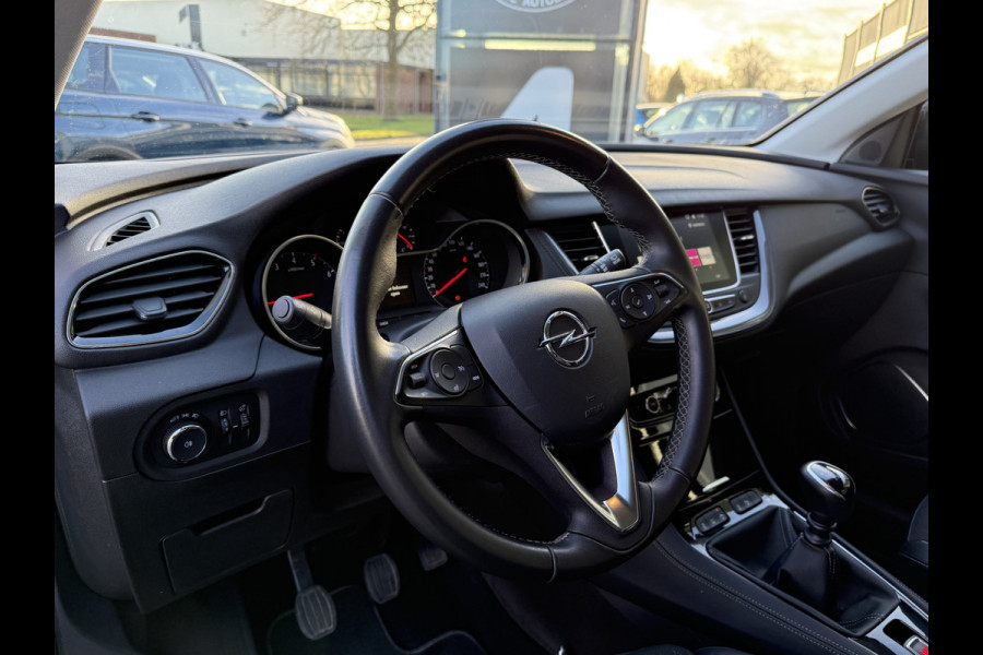 Opel Grandland X BWJ 11-2020 | 1.2T 131PK Bus Executive | TREKHAAK | CLIMA | NAVI | LEDER/STOF | SPORTSTOELEN | PDC 2X | CARPLAY |