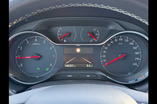 Opel Grandland X BWJ 11-2020 | 1.2T 131PK Bus Executive | TREKHAAK | CLIMA | NAVI | LEDER/STOF | SPORTSTOELEN | PDC 2X | CARPLAY |