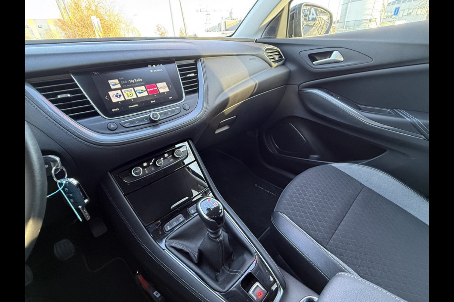 Opel Grandland X BWJ 11-2020 | 1.2T 131PK Bus Executive | TREKHAAK | CLIMA | NAVI | LEDER/STOF | SPORTSTOELEN | PDC 2X | CARPLAY |
