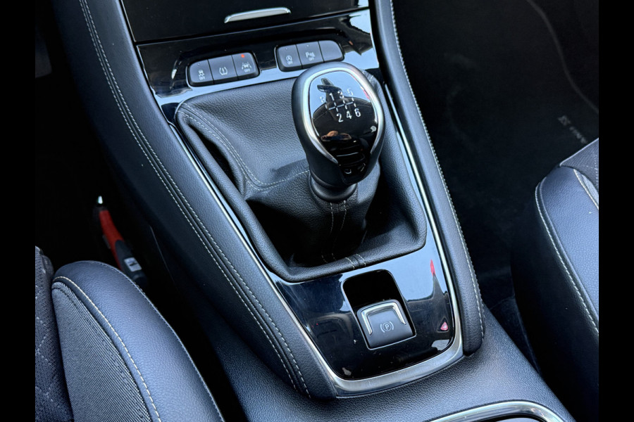 Opel Grandland X BWJ 11-2020 | 1.2T 131PK Bus Executive | TREKHAAK | CLIMA | NAVI | LEDER/STOF | SPORTSTOELEN | PDC 2X | CARPLAY |