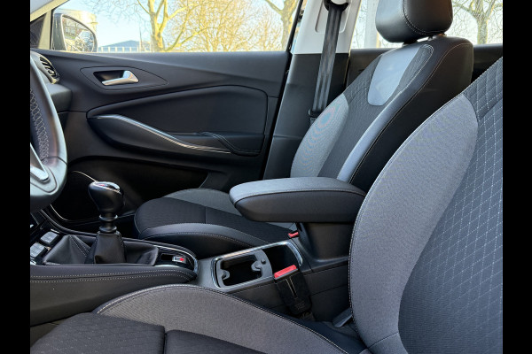 Opel Grandland X BWJ 11-2020 | 1.2T 131PK Bus Executive | TREKHAAK | CLIMA | NAVI | LEDER/STOF | SPORTSTOELEN | PDC 2X | CARPLAY |
