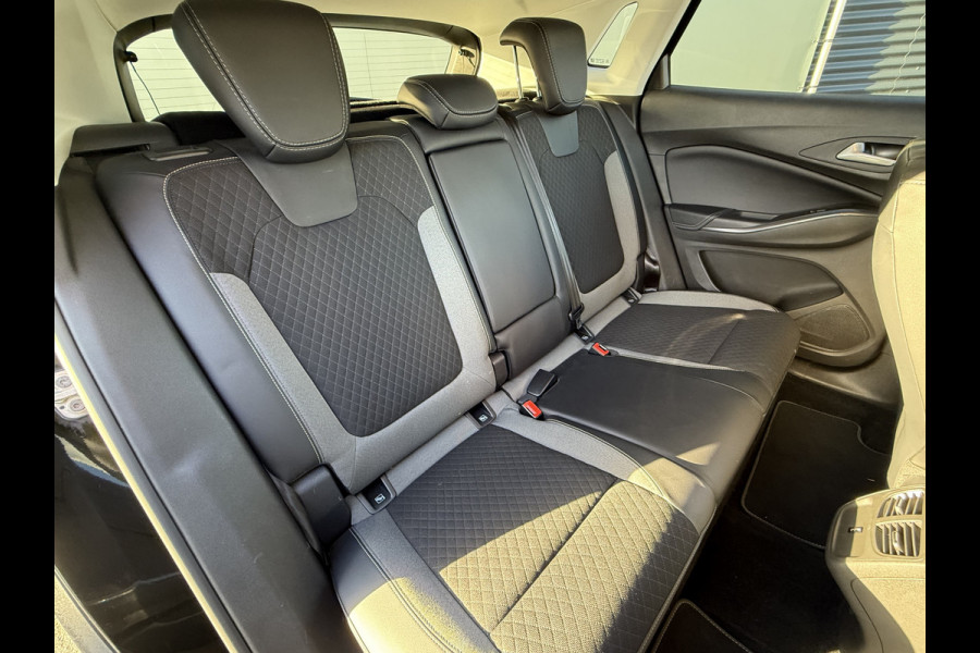 Opel Grandland X BWJ 11-2020 | 1.2T 131PK Bus Executive | TREKHAAK | CLIMA | NAVI | LEDER/STOF | SPORTSTOELEN | PDC 2X | CARPLAY |