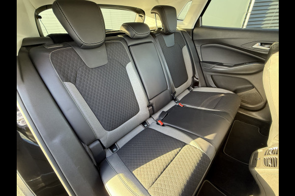 Opel Grandland X BWJ 11-2020 | 1.2T 131PK Bus Executive | TREKHAAK | CLIMA | NAVI | LEDER/STOF | SPORTSTOELEN | PDC 2X | CARPLAY |