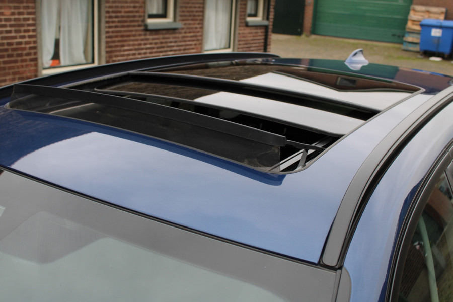 BMW 3 Serie Touring 330e Business Edition PHEV PANO GR NAVI VIRTUAL 58000KM!!!