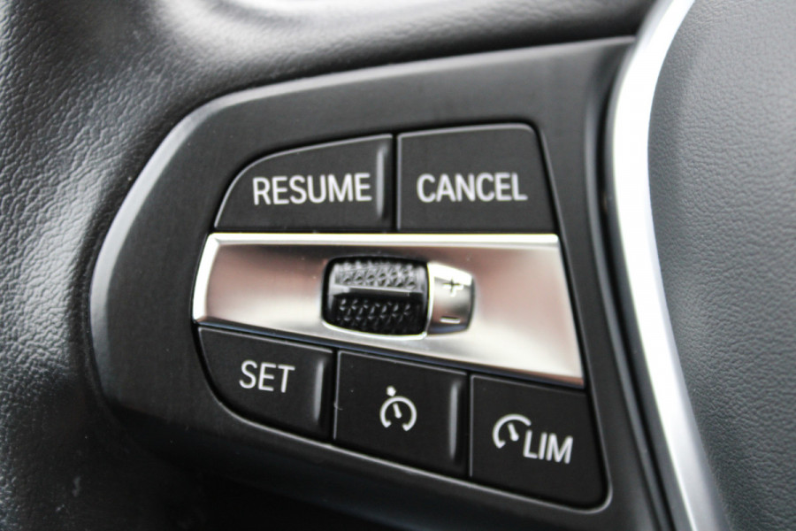 BMW 3 Serie Touring 330e Business Edition PHEV PANO GR NAVI VIRTUAL 58000KM!!!