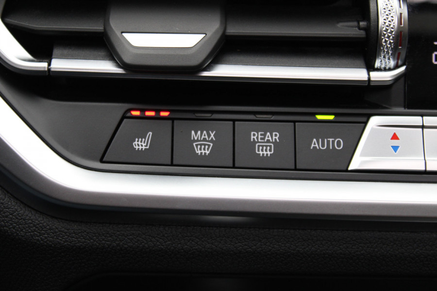 BMW 3 Serie Touring 330e Business Edition PHEV PANO GR NAVI VIRTUAL 58000KM!!!