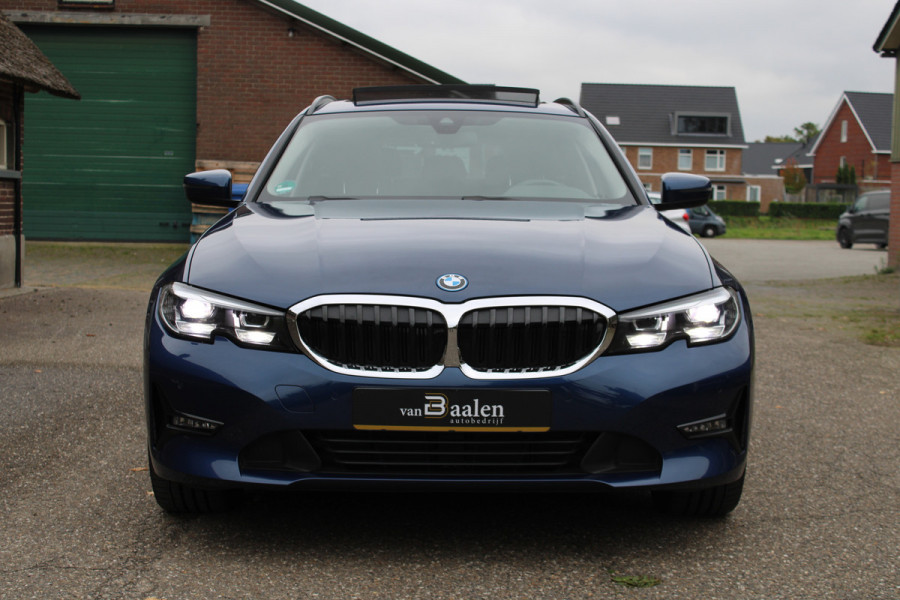 BMW 3 Serie Touring 330e Business Edition PHEV PANO GR NAVI VIRTUAL 58000KM!!!