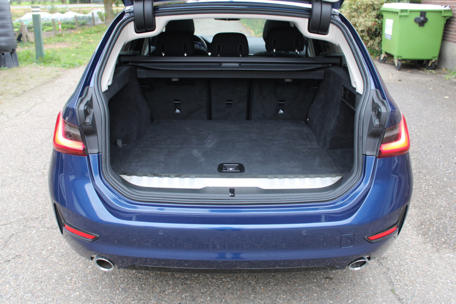 BMW 3 Serie Touring 330e Business Edition PHEV PANO GR NAVI VIRTUAL 58000KM!!!