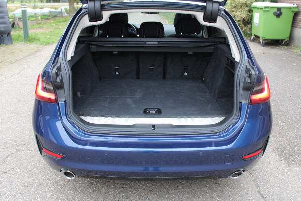 BMW 3 Serie Touring 330e Business Edition PHEV PANO GR NAVI VIRTUAL 58000KM!!!