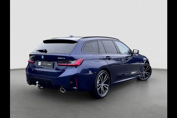 BMW 3 Serie Touring 320e M-Sport | Pano | Trekhaak | Harman Kardon | 19 inch | Sfeerverlichting | Camera | Dealer onderhouden