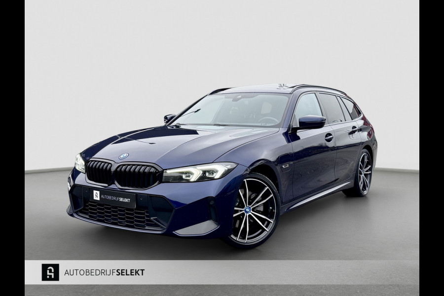 BMW 3 Serie Touring 320e M-Sport | Pano | Trekhaak | Harman Kardon | 19 inch | Sfeerverlichting | Camera | Dealer onderhouden