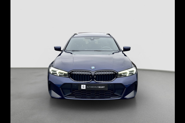 BMW 3 Serie Touring 320e M-Sport | Pano | Trekhaak | Harman Kardon | 19 inch | Sfeerverlichting | Camera | Dealer onderhouden