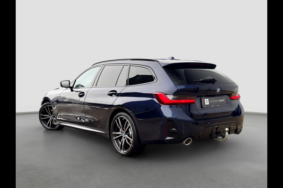 BMW 3 Serie Touring 320e M-Sport | Pano | Trekhaak | Harman Kardon | 19 inch | Sfeerverlichting | Camera | Dealer onderhouden