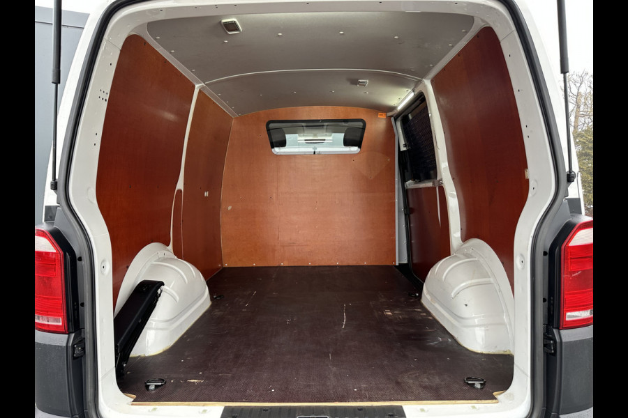 Volkswagen Transporter 2.0 TDI 102 PK / L1H1 / 1e EIG. / CAMERA / AIRCO / CRUISE / ACHTERKLEP / NETTE BUS