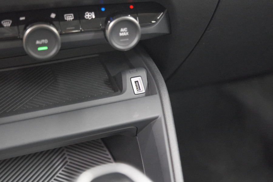 Citroën C4 Puretech 130 Plus | Camera | Apple Carplay | Parkeersensoren