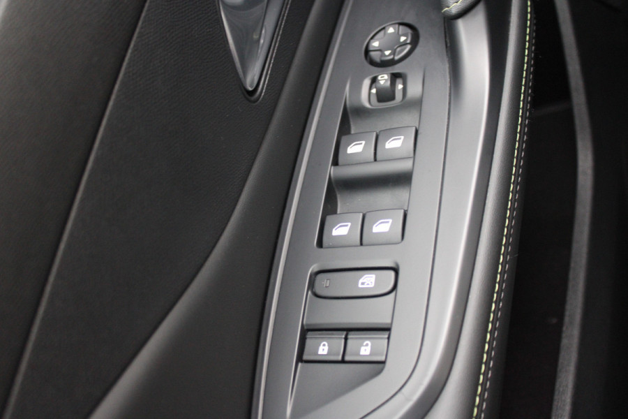 Peugeot 308 1.6 Plug-in Hybrid 225 GT | Alcantara | Navigatie | Black Pack