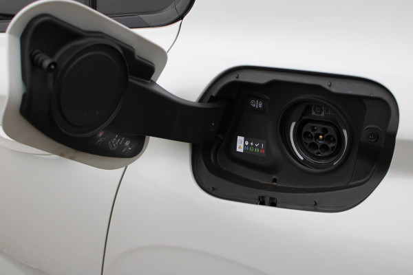 Peugeot 308 1.6 Plug-in Hybrid 225 GT | Alcantara | Navigatie | Black Pack