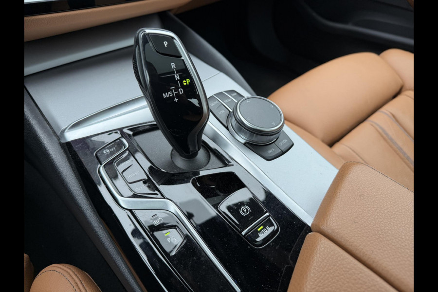 BMW 5 Serie 530e Business Edition Plus | Panoramadak | Camera | Lederen Bekleding | Laser | Elektrische Trekhaak |