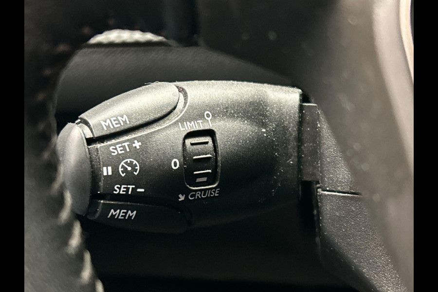Peugeot 208 1.2 PureTech Allure | Origineel Nederlands | Climate / Cruise control Carplay Lichtmetaal