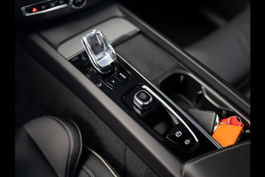 Volvo XC60 2.0 T6 Plug-in hybrid AWD Ultra Black Edition Prijs Rijklaar!!