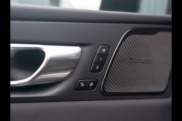 Volvo XC60 2.0 T6 Plug-in hybrid AWD Ultra Black Edition Prijs Rijklaar!!