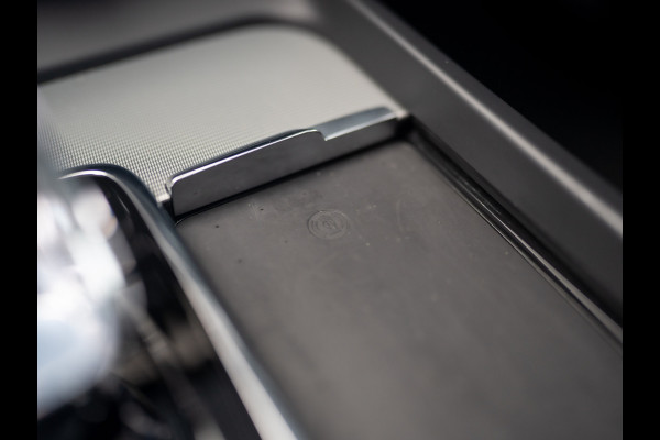 Volvo XC60 2.0 T6 Plug-in hybrid AWD Ultra Black Edition Prijs Rijklaar!!