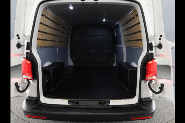 Volkswagen Transporter 2.0 TDI L2H1 28 Comfortline 110 pk | Verlengde garantie | Navigatie via App | Parkeersensoren achter | Cruise control |
