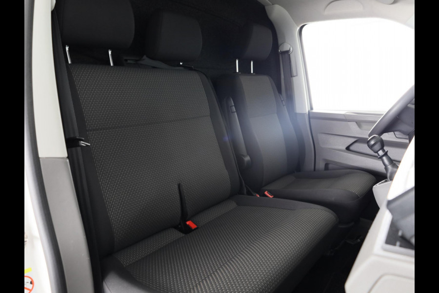 Volkswagen Transporter 2.0 TDI L2H1 28 Comfortline 110 pk | Verlengde garantie | Navigatie via App | Parkeersensoren achter | Cruise control |
