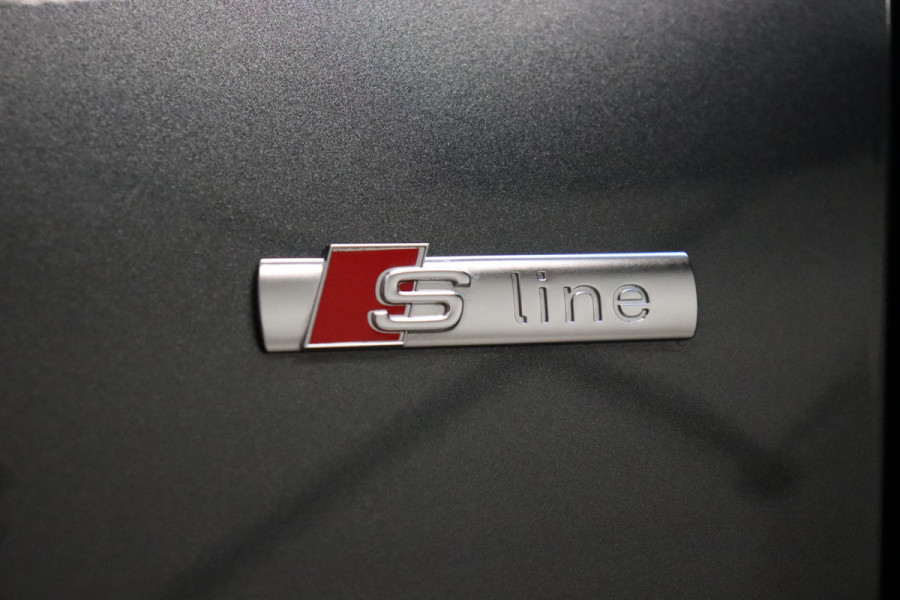 Audi A4 Avant 35 TFSI S Edition Competition Automaat / Panoramadak / Optic Black / Adaptieve Cruise Control / 18 Inch / LED / Stoelverwarming / Navigatiesysteem / Achteruitrijcamera / Extra Getint Glas / Climate Control