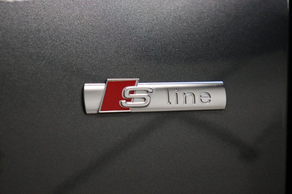 Audi A4 Avant 35 TFSI S Edition Competition Automaat / Panoramadak / Optic Black / Adaptieve Cruise Control / 18 Inch / LED / Stoelverwarming / Navigatiesysteem / Achteruitrijcamera / Extra Getint Glas / Climate Control