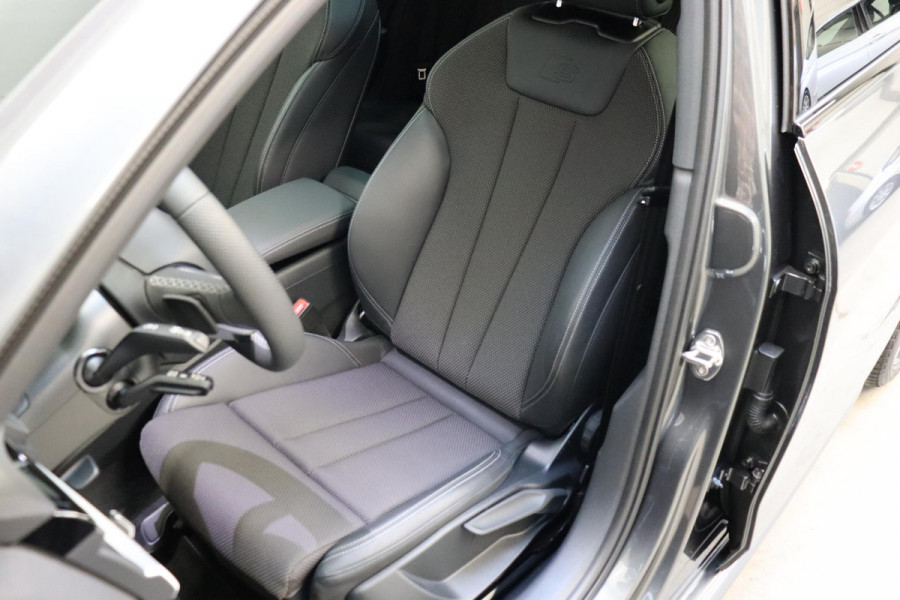 Audi A4 Avant 35 TFSI S Edition Competition Automaat / Panoramadak / Optic Black / Adaptieve Cruise Control / 18 Inch / LED / Stoelverwarming / Navigatiesysteem / Achteruitrijcamera / Extra Getint Glas / Climate Control