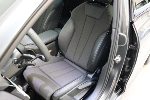 Audi A4 Avant 35 TFSI S Edition Competition Automaat / Panoramadak / Optic Black / Adaptieve Cruise Control / 18 Inch / LED / Stoelverwarming / Navigatiesysteem / Achteruitrijcamera / Extra Getint Glas / Climate Control
