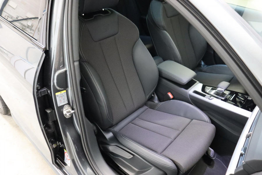 Audi A4 Avant 35 TFSI S Edition Competition Automaat / Panoramadak / Optic Black / Adaptieve Cruise Control / 18 Inch / LED / Stoelverwarming / Navigatiesysteem / Achteruitrijcamera / Extra Getint Glas / Climate Control
