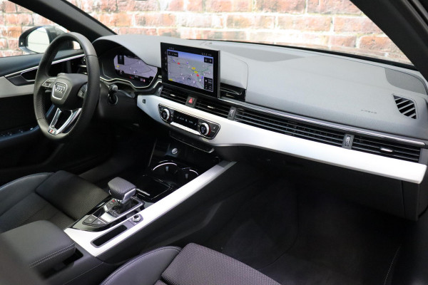 Audi A4 Avant 35 TFSI S Edition Competition Automaat / Panoramadak / Optic Black / Adaptieve Cruise Control / 18 Inch / LED / Stoelverwarming / Navigatiesysteem / Achteruitrijcamera / Extra Getint Glas / Climate Control