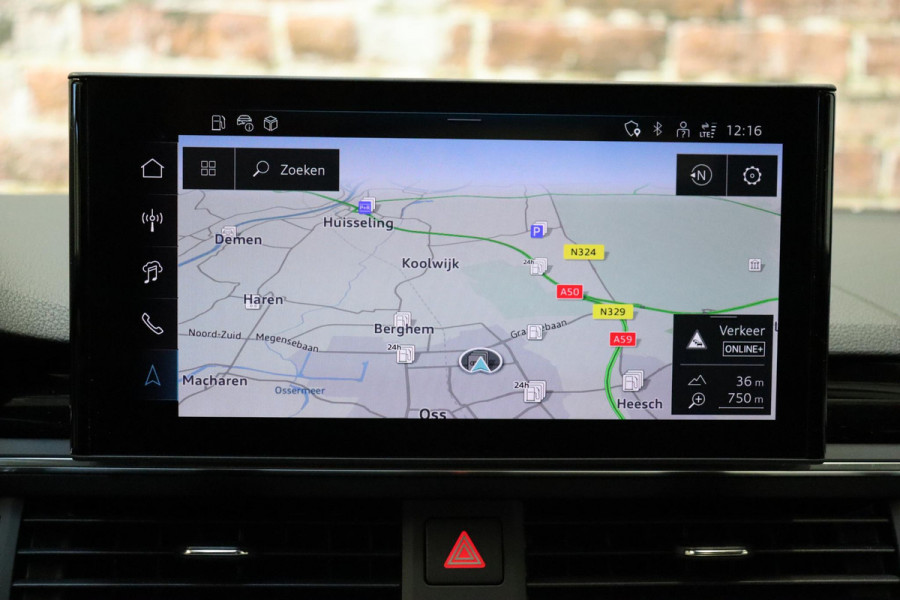Audi A4 Avant 35 TFSI S Edition Competition Automaat / Panoramadak / Optic Black / Adaptieve Cruise Control / 18 Inch / LED / Stoelverwarming / Navigatiesysteem / Achteruitrijcamera / Extra Getint Glas / Climate Control