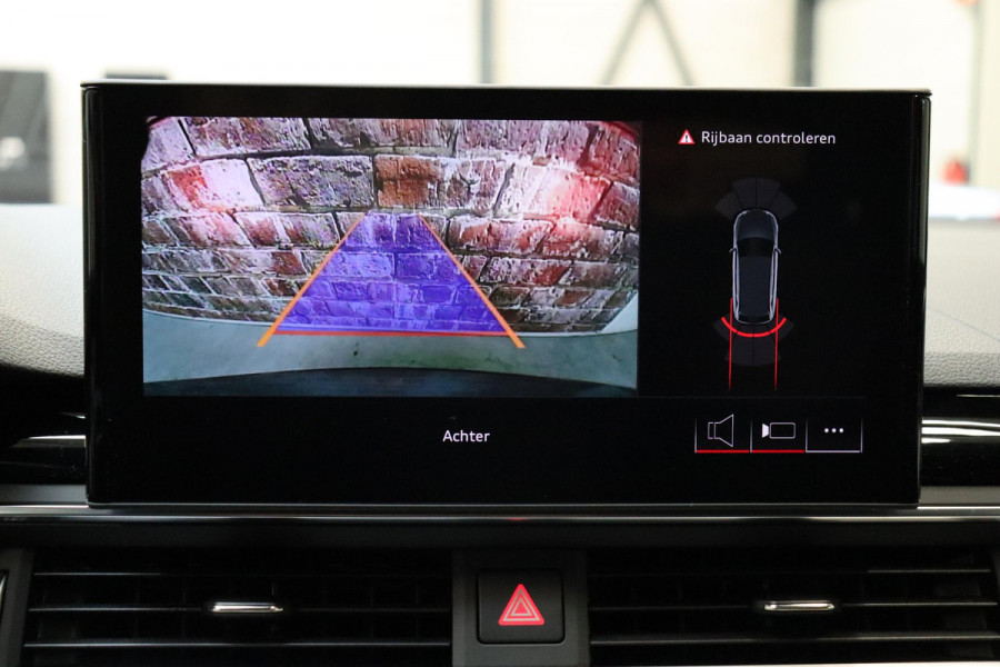 Audi A4 Avant 35 TFSI S Edition Competition Automaat / Panoramadak / Optic Black / Adaptieve Cruise Control / 18 Inch / LED / Stoelverwarming / Navigatiesysteem / Achteruitrijcamera / Extra Getint Glas / Climate Control