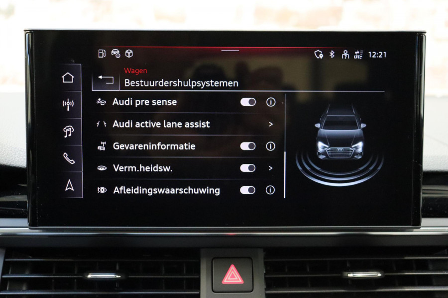 Audi A4 Avant 35 TFSI S Edition Competition Automaat / Panoramadak / Optic Black / Adaptieve Cruise Control / 18 Inch / LED / Stoelverwarming / Navigatiesysteem / Achteruitrijcamera / Extra Getint Glas / Climate Control