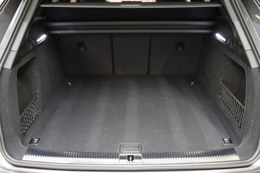 Audi A4 Avant 35 TFSI S Edition Competition Automaat / Panoramadak / Optic Black / Adaptieve Cruise Control / 18 Inch / LED / Stoelverwarming / Navigatiesysteem / Achteruitrijcamera / Extra Getint Glas / Climate Control