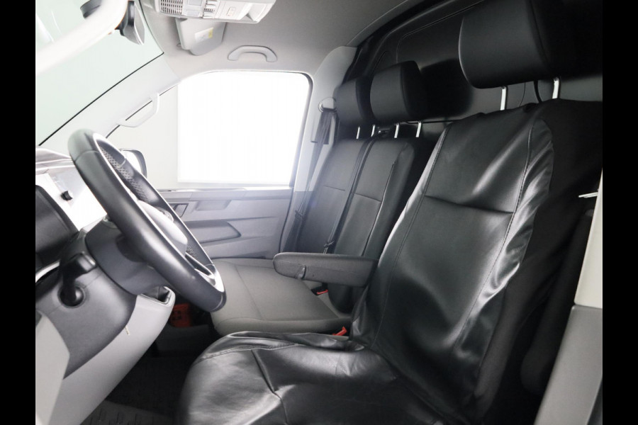 Volkswagen Transporter 2.0 TDI L1H1 150 pk | Navigatie | Trekhaak (afneembaar) | Parkeersensoren | Achteruitrijcamera |
