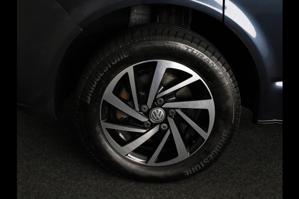 Volkswagen Transporter 2.0 TDI L1H1 150 pk | Navigatie | Trekhaak (afneembaar) | Parkeersensoren | Achteruitrijcamera |