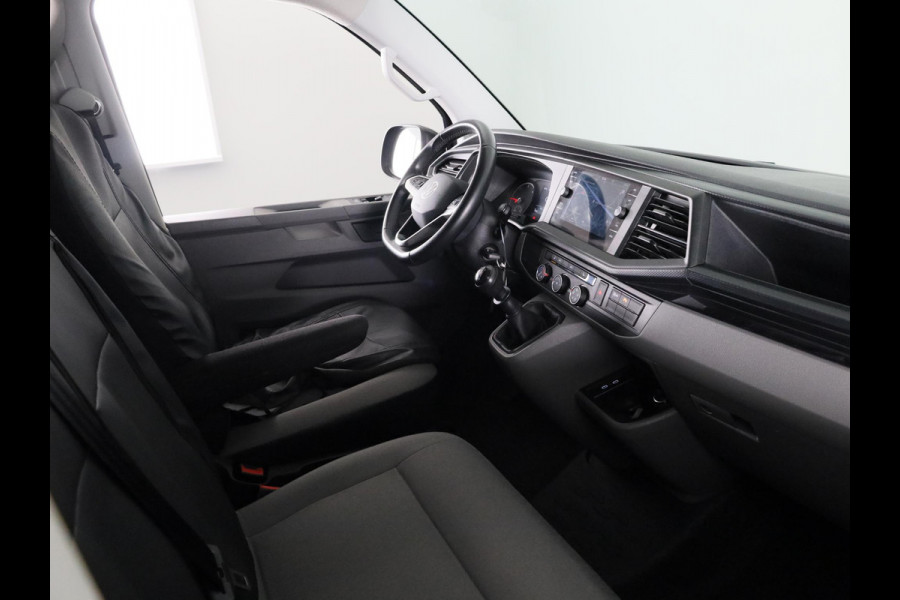 Volkswagen Transporter 2.0 TDI L1H1 150 pk | Navigatie | Trekhaak (afneembaar) | Parkeersensoren | Achteruitrijcamera |