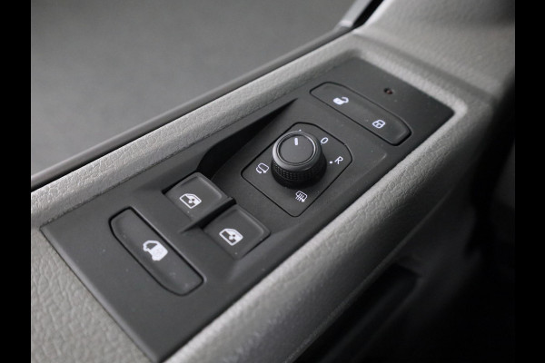 Volkswagen Transporter 2.0 TDI L1H1 150 pk | Navigatie | Trekhaak (afneembaar) | Parkeersensoren | Achteruitrijcamera |