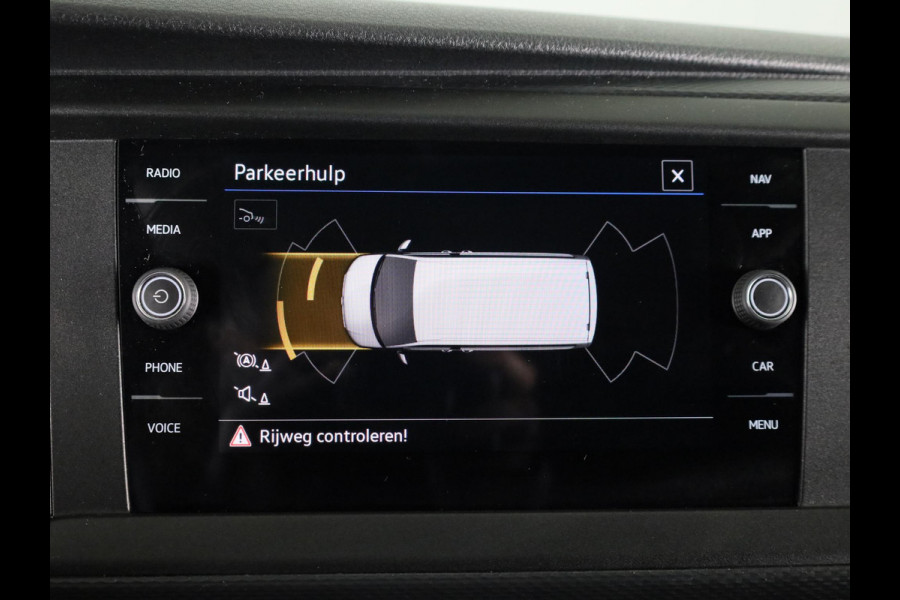 Volkswagen Transporter 2.0 TDI L1H1 150 pk | Navigatie | Trekhaak (afneembaar) | Parkeersensoren | Achteruitrijcamera |