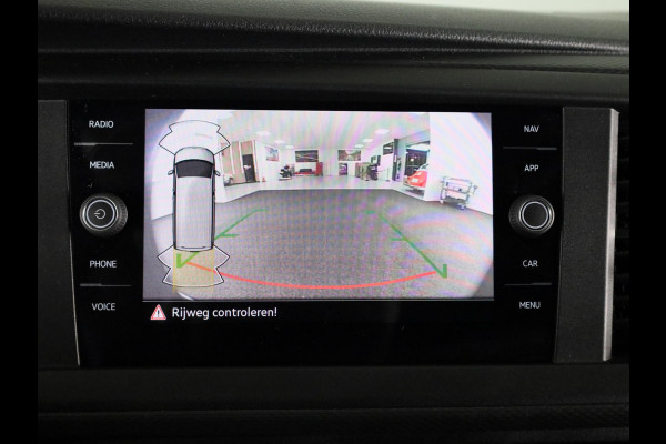 Volkswagen Transporter 2.0 TDI L1H1 150 pk | Navigatie | Trekhaak (afneembaar) | Parkeersensoren | Achteruitrijcamera |