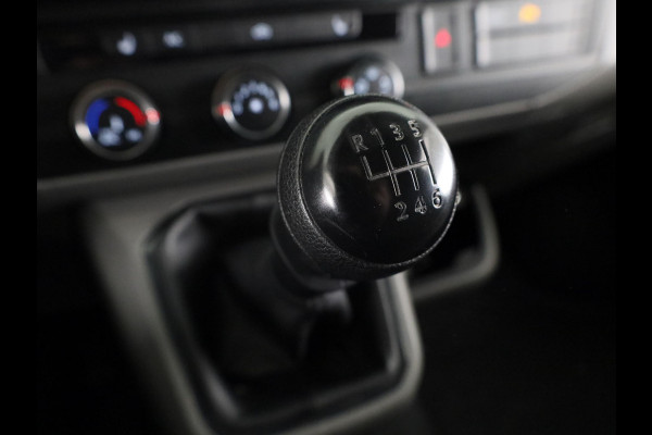 Volkswagen Transporter 2.0 TDI L1H1 150 pk | Navigatie | Trekhaak (afneembaar) | Parkeersensoren | Achteruitrijcamera |