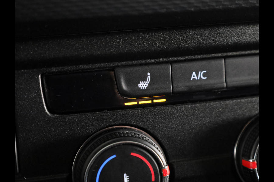 Volkswagen Transporter 2.0 TDI L1H1 150 pk | Navigatie | Trekhaak (afneembaar) | Parkeersensoren | Achteruitrijcamera |