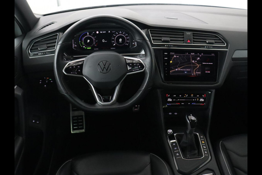 Volkswagen Tiguan 1.4 TSI eHybrid R Line | Panoramadak | Leder | Stoelverwarming | Trekhaak | 360 Camera | Adaptive cruise | Carplay | Matrix LED | Navigatie | Achterbankverwarming | PHEV | Plug In