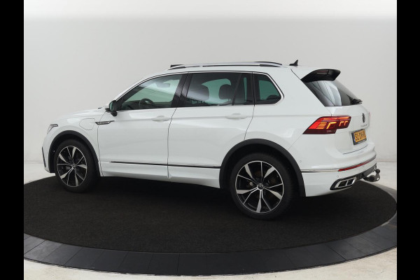 Volkswagen Tiguan 1.4 TSI eHybrid R Line | Panoramadak | Leder | Stoelverwarming | Trekhaak | 360 Camera | Adaptive cruise | Carplay | Matrix LED | Navigatie | Achterbankverwarming | PHEV | Plug In