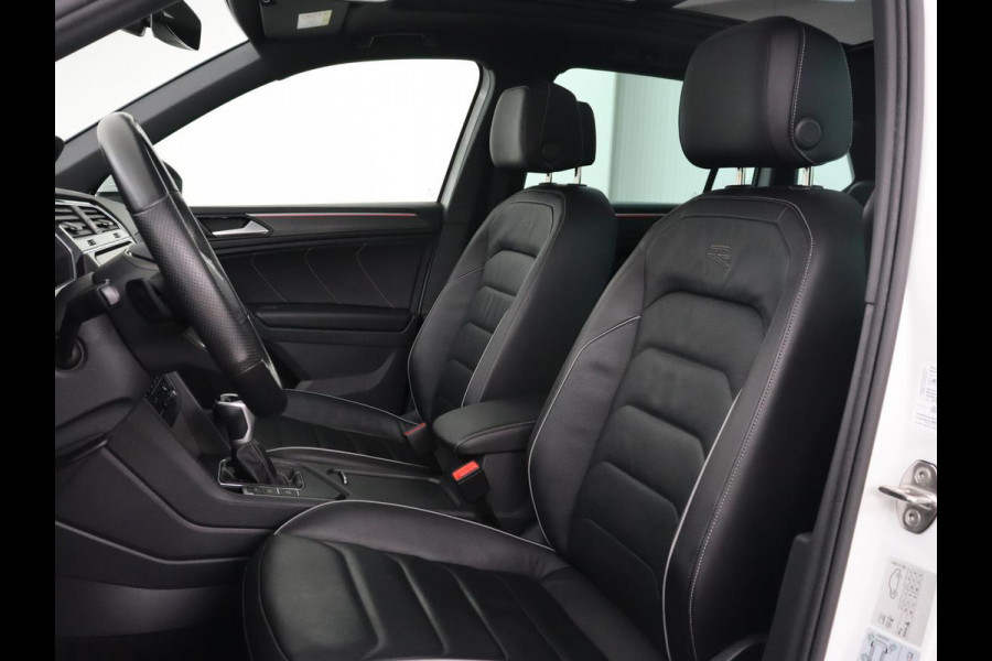 Volkswagen Tiguan 1.4 TSI eHybrid R Line | Panoramadak | Leder | Stoelverwarming | Trekhaak | 360 Camera | Adaptive cruise | Carplay | Matrix LED | Navigatie | Achterbankverwarming | PHEV | Plug In