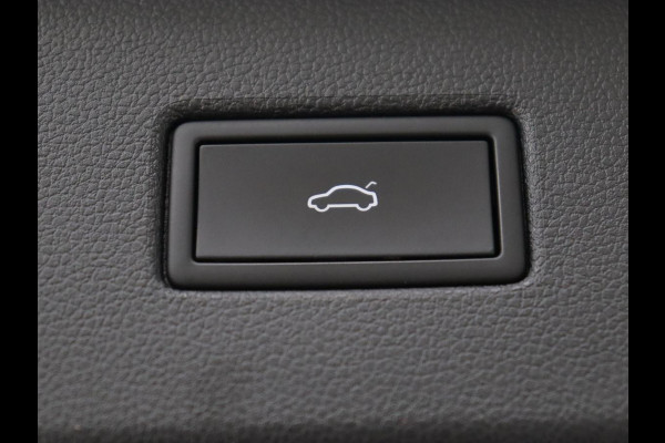 Volkswagen Tiguan 1.4 TSI eHybrid R Line | Panoramadak | Leder | Stoelverwarming | Trekhaak | 360 Camera | Adaptive cruise | Carplay | Matrix LED | Navigatie | Achterbankverwarming | PHEV | Plug In